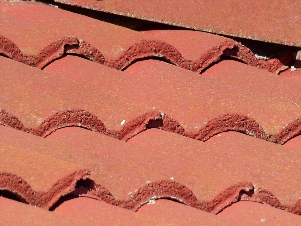 Tuiles et détails de couverture — photographie d’illustration