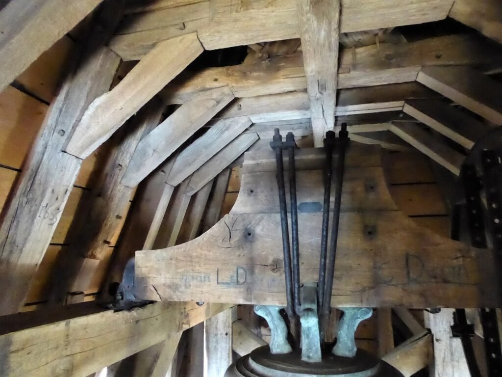 Assemblages de charpente en bois — photographie d’illustration